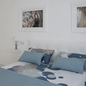 Artist's Apartament